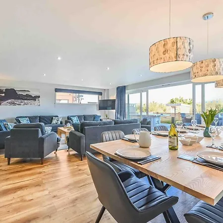 Alojamento de Turismo Selvagem Snug House, Sleeps 12 With Hot Tub On Retallack St Columb Major