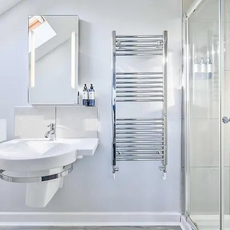 Snug House, Sleeps 12 With Hot Tub On Retallack * St Columb Major