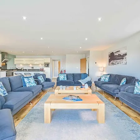 Alojamento de Turismo Selvagem Snug House, Sleeps 12 With Hot Tub On Retallack