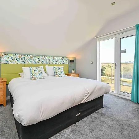 Alojamento de Turismo Selvagem Snug House, Sleeps 12 With Hot Tub On Retallack *