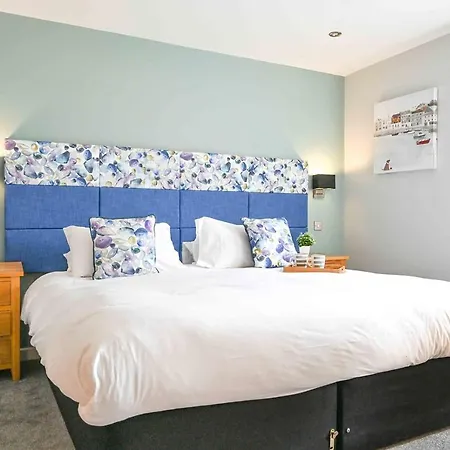 Alojamento de Turismo Selvagem Snug House, Sleeps 12 With Hot Tub On Retallack *