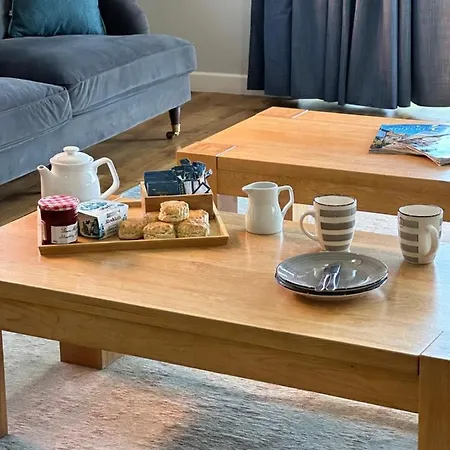 Snug House, Sleeps 12 With Hot Tub On Retallack